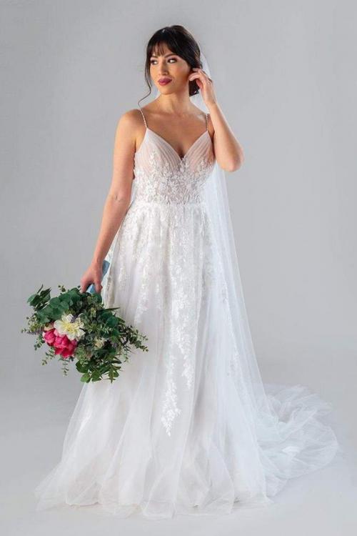  A-line Spaghetti Straps Sleeveless Beading Lace Ruching Court Train Long Tulle Wedding Dresses with Buttons
