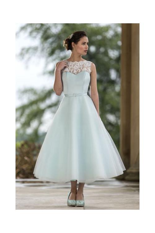 Tea Length Bateau Neck Lace Covered Bodice A-line Tulle Bridesmaid Dress with Ribbon 