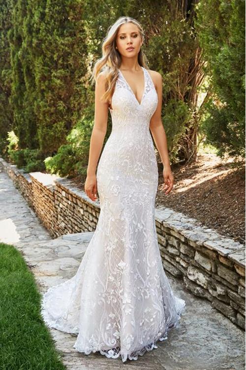Sexy Backless V Neck Lace Patterns Long Fit Flared White Tulle Wedding Dress