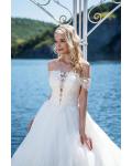 Egegant Off-the-shoulder Sleeveless Lace Appliques Court Train Long Ball Gown Wedding Dresses