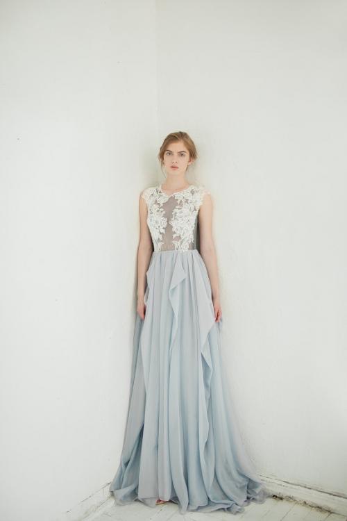 Illusion Jewel Neck Cap Sleeved Long Cascaded Grey Chiffon Prom Dress with Exquisite Lace 