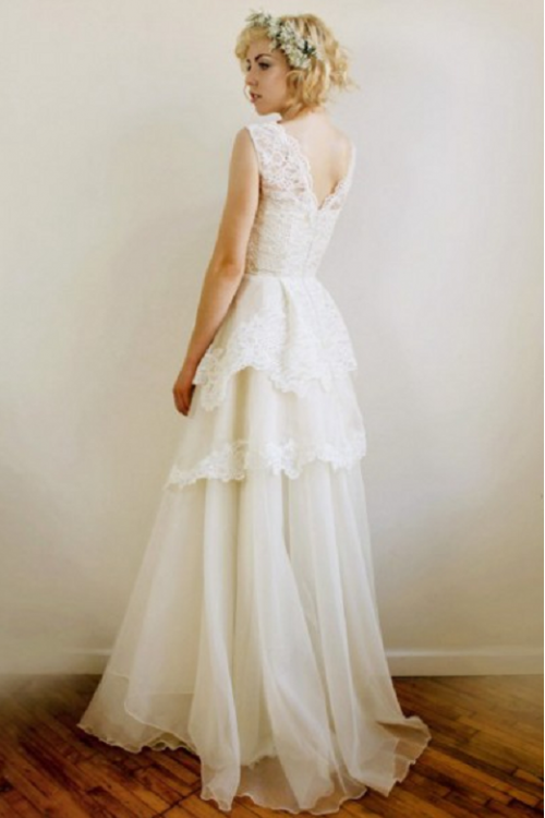 Sleeveless Jewel Neck A-line Long Lace and Organza Wedding Dress 