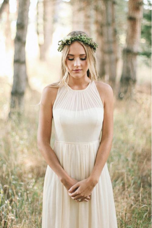 Simple Halter Jewel Neck A-line Chiffon Wedding Dress 