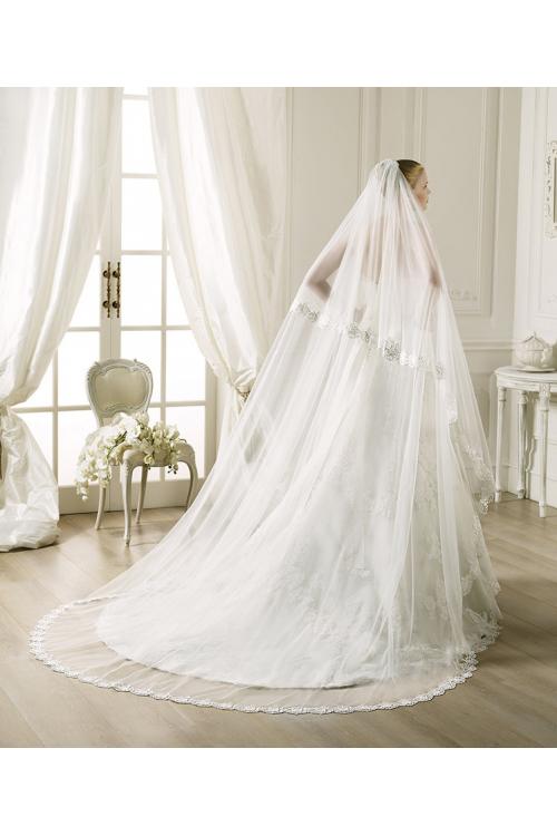 Charming Two-tiers Lace Tulle Wedding Veils 