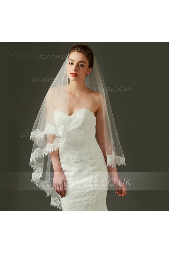 Exquisite Lace Trimmed Long Tulle Wedding Veil 